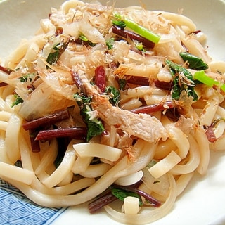 つるむらさきと豚肉玉ねぎのさっぱり焼きうどん